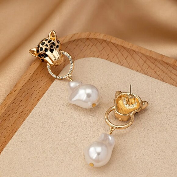 NEW! ELEGANT Leopard HEAD STUD PEARL DROP EARRING - Picture 5 of 7